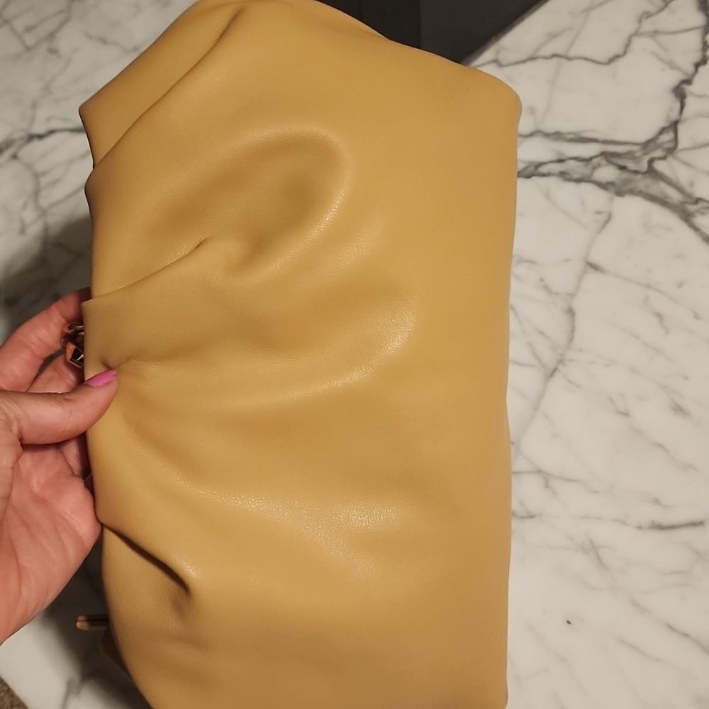 Mango gold chain pouch purse - Picture 3 of 6